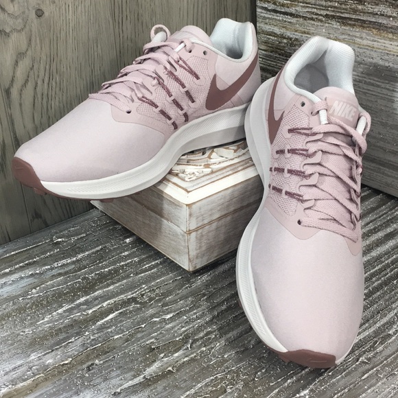 nike run swift women's pink